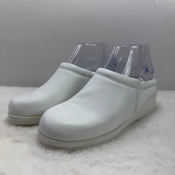 Cobbie cuddlers Womens Traveltime White Leather Wedge Walking Shoes Size 5 - Picture 2 of 10